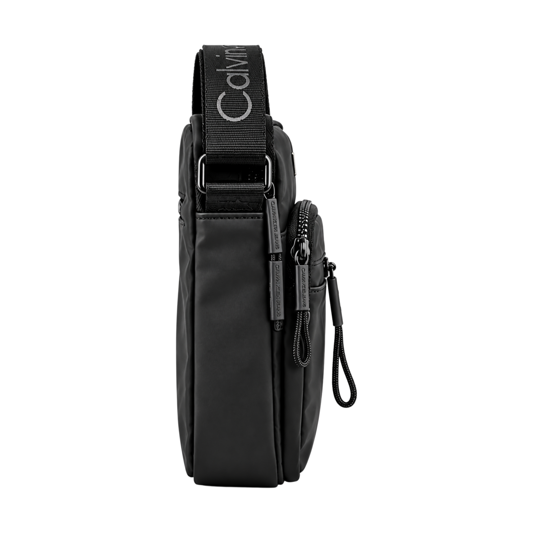 Calvin Klein Jeans Crossbody Bag - Black — original 04